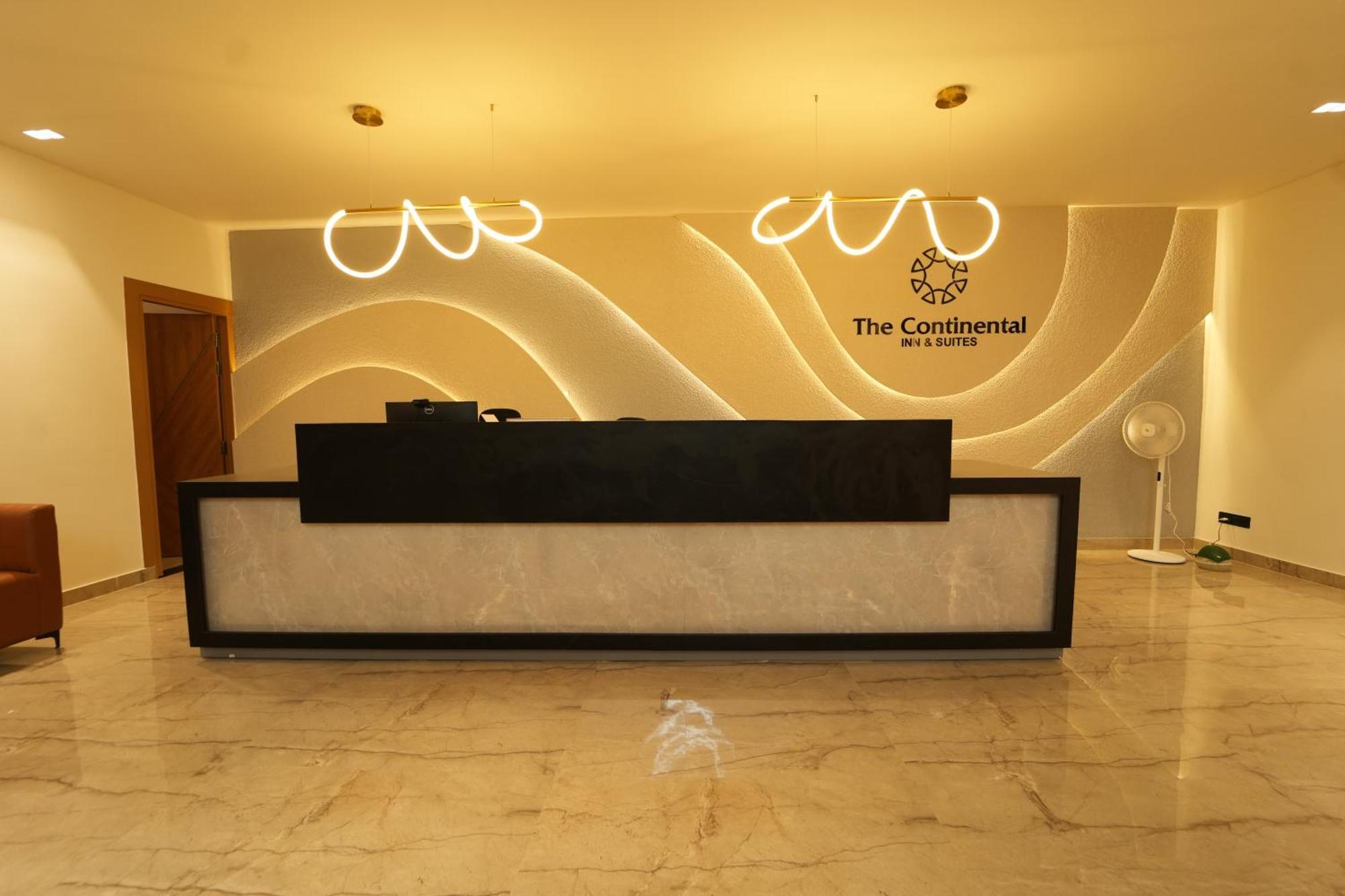 The Continental Inn & Suites Maiçor Exterior foto